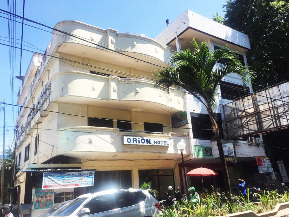 Oyo 2568 Orion Hotel Manado Buitenkant foto